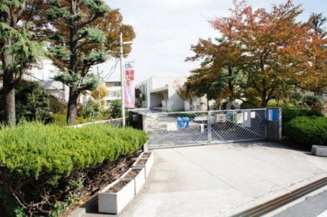 中学校　豊中市立第八中学校（中学校）まで758m