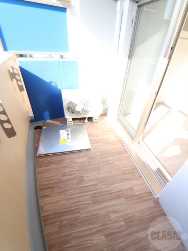 バルコニー　日当たりの良いバルコニー