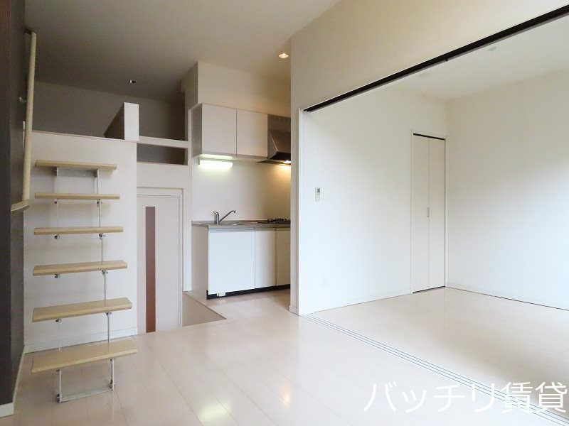 居室・リビング　別号室タイプの為、現状を優先致します。