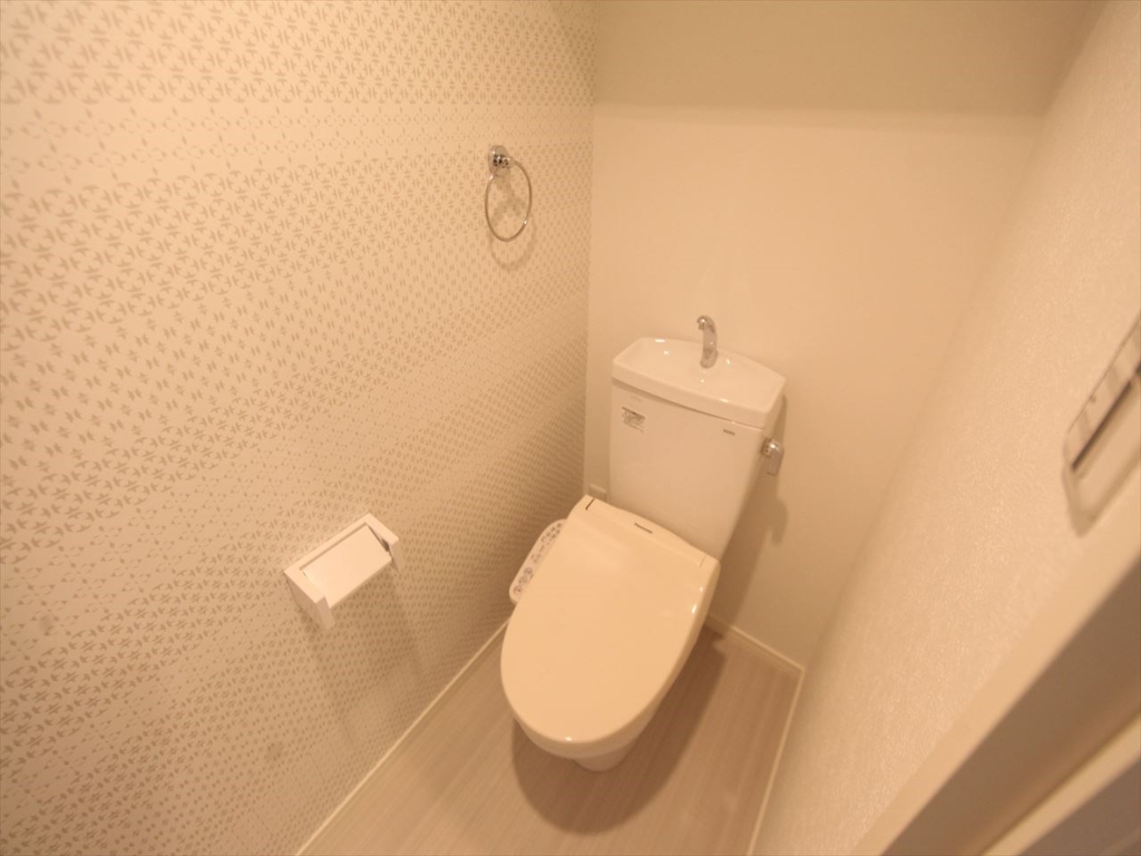 トイレ　温水洗浄暖房便座付トイレ