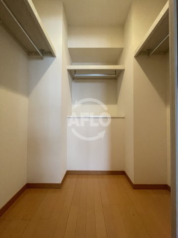 収納　TOMODOAL北梅田　ウォークインクローゼット