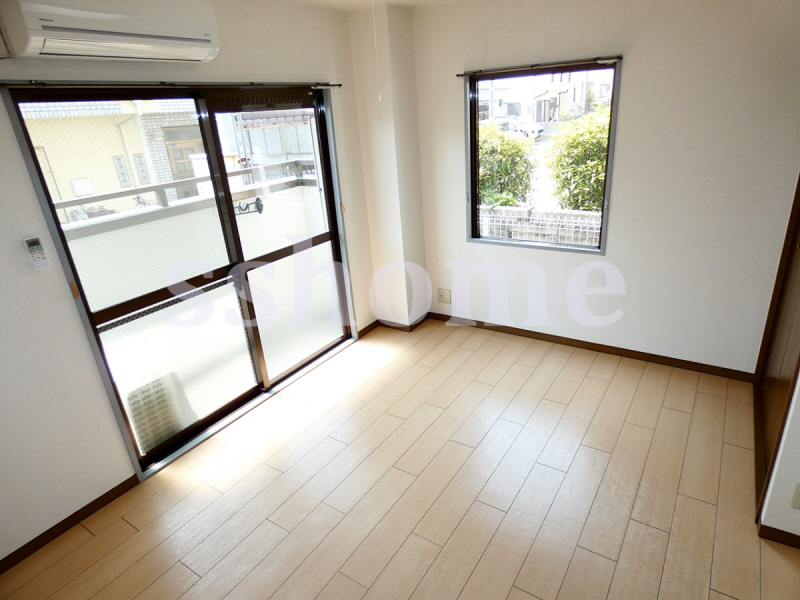 居室・リビング　二面採光で明るいお部屋です☆