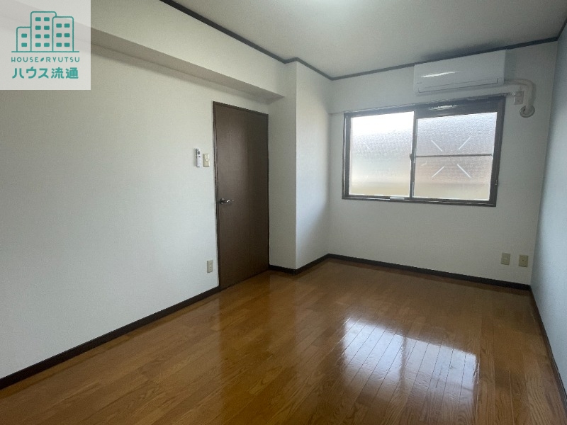 居室・リビング　※別号室の写真になります。