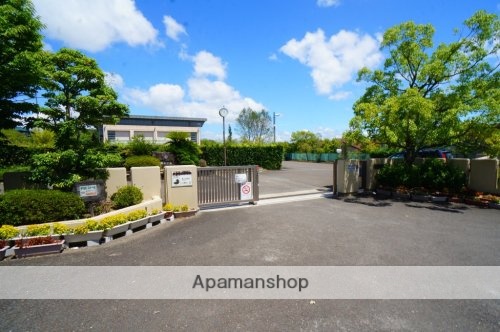 小学校　生駒市立鹿ノ台小学校（小学校）まで923m