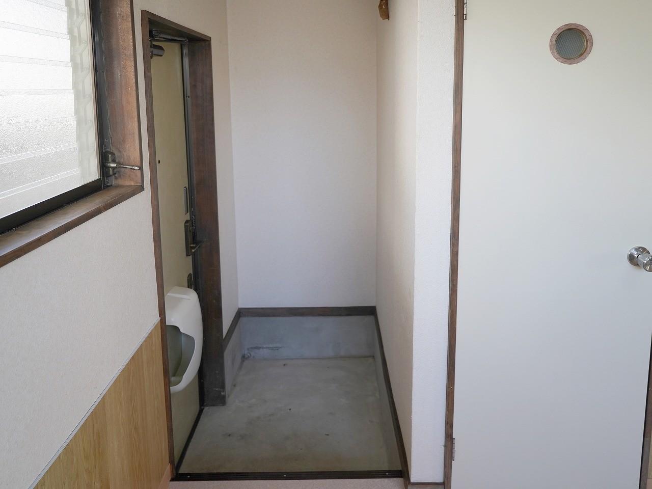 玄関　広い玄関で、靴をたくさん置けます。