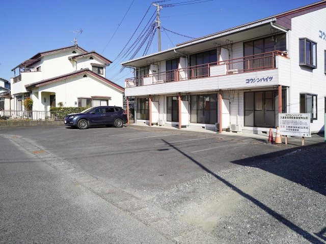 駐車場　建物の隣に無料駐車場があります。