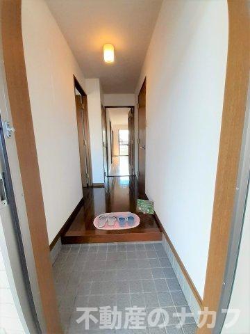 玄関　※過去の室内写真のため現況と異なる場合があります