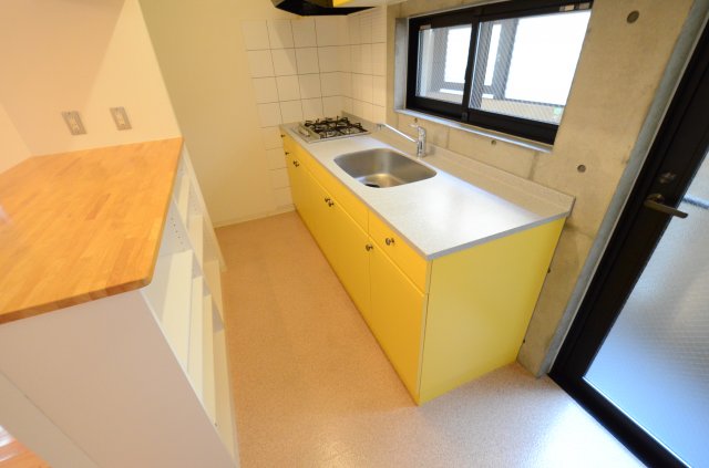 キッチン　キッチンに窓があって通風良好☆