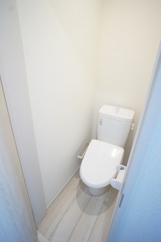 トイレ　ウォシュレット機能付きです