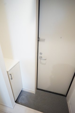 玄関　シューズボックスの上にもスペースあります