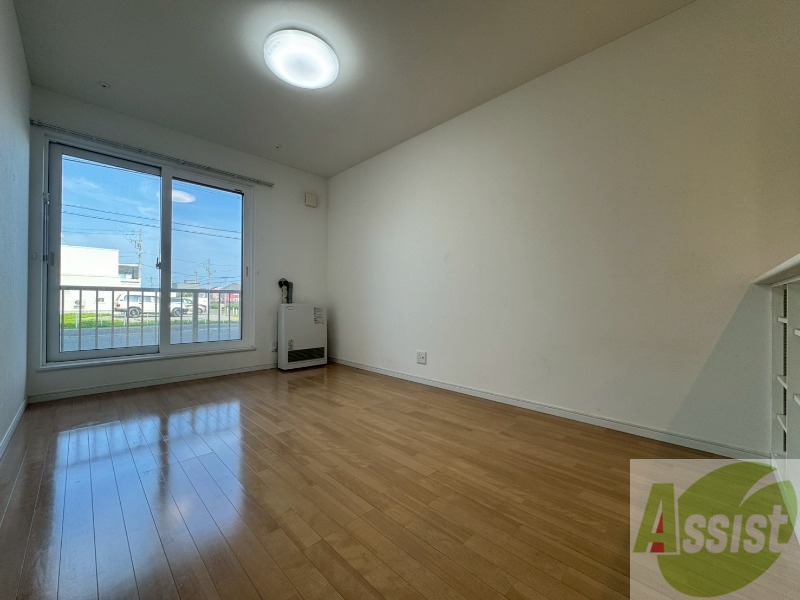 居室・リビング　広くてキレイなお部屋が広がっていて、充実した生活が送れそう。