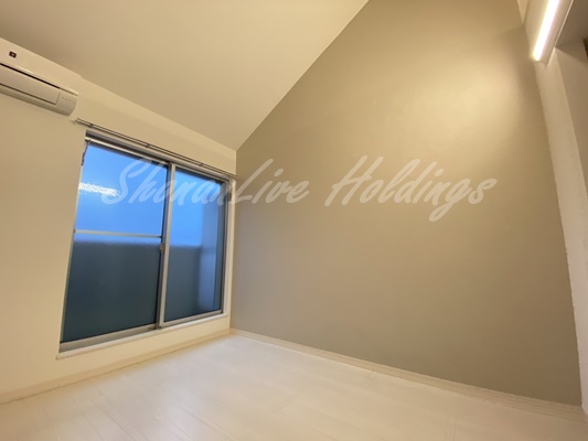 居室・リビング　アクセントクロスでおしゃれな洋室♪