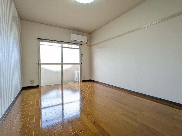 居室・リビング　明るい陽がさんさんと注ぎます★