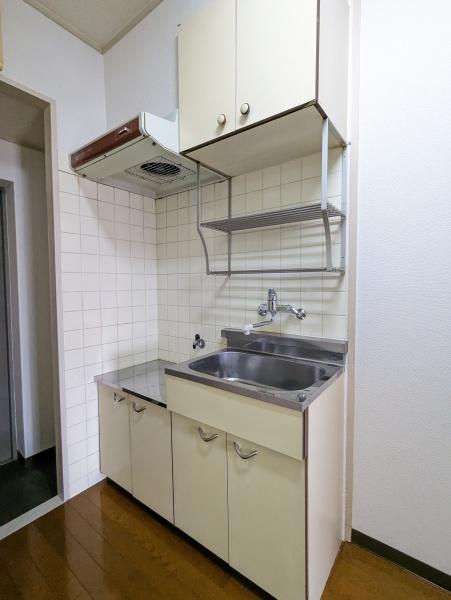 キッチン　冷蔵庫置場もあります