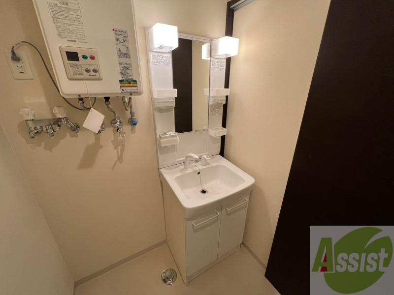 洗面設備　シャンプードレッサー。身支度はここでばっちりですね。