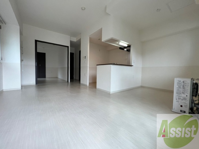 居室・リビング　広くてキレイなお部屋が広がっていて、充実した生活が送れそう。