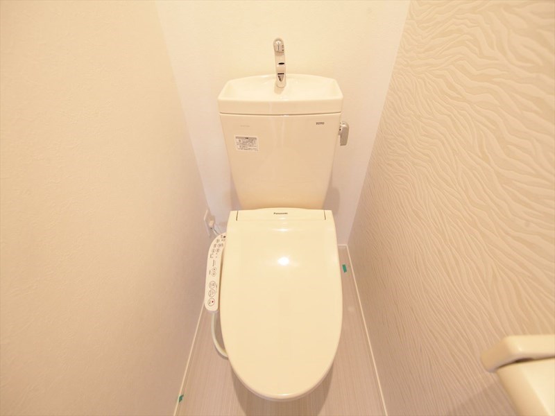 トイレ　温水洗浄暖房便座付トイレ　イメージ写真