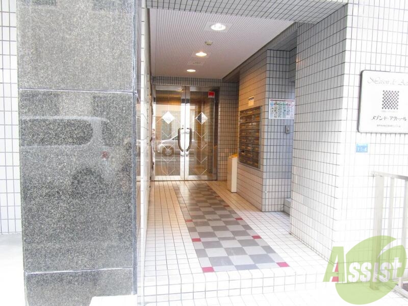 エントランス　入り口はこんな感じです！