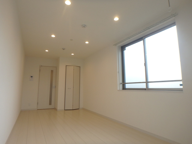 居室・リビング　２面採光の風通しが良いお部屋です。