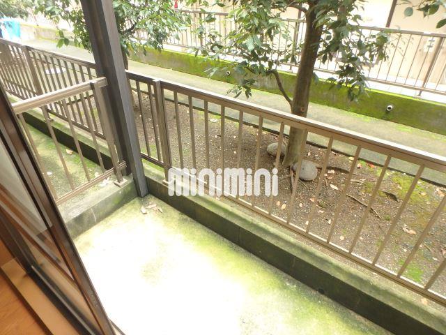 バルコニー　天気の良い日は布団を干そう。