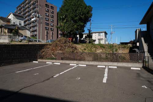 建物外観　駐車場