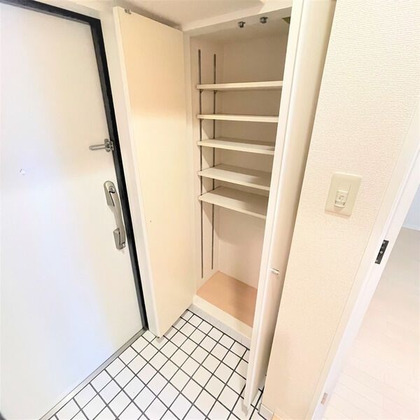 玄関　名古屋で一番初期費用の安い賃貸専門の不動産会社です(^^)