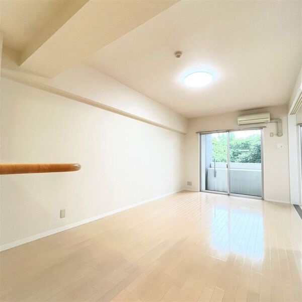 居室・リビング　初期費用分割可★ご希望の場所まで無料送迎サービス付♪