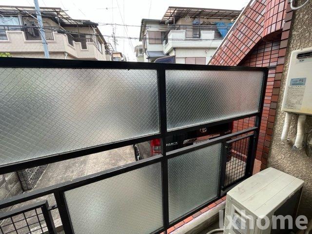 バルコニー　暖かな日差しのふりそそぐバルコニー