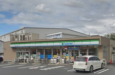 コンビニ　ファミリーマート（コンビニ）まで475m