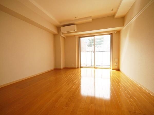 居室・リビング　★洋室８.２帖！★