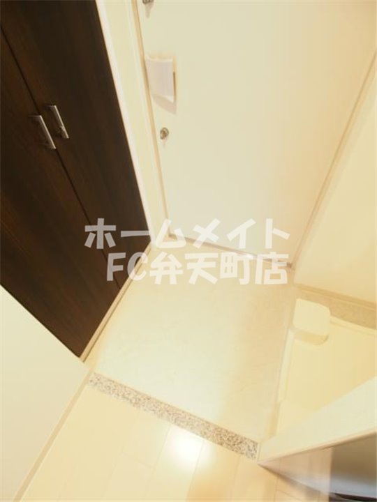 玄関　収納もある玄関です