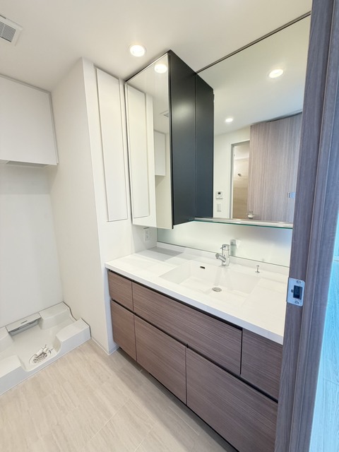 洗面設備　別部屋参考写真です