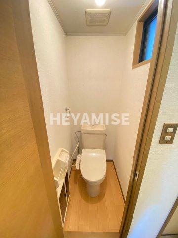 トイレ　※同物件別室反転間取りの写真です。※現況を優先します。