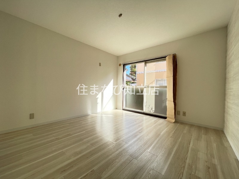 居室・リビング　同型別部屋写真