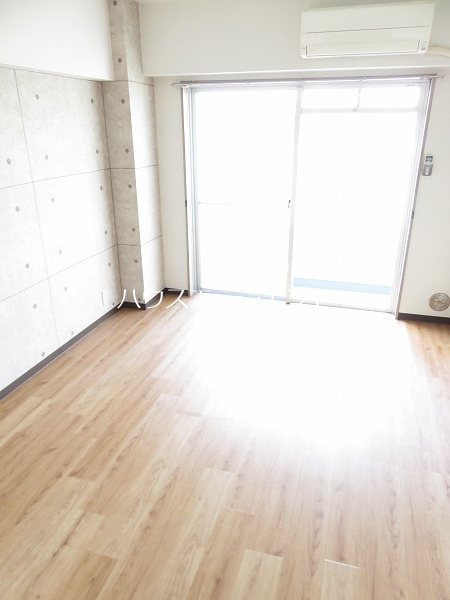 居室・リビング　明るい洋室です。