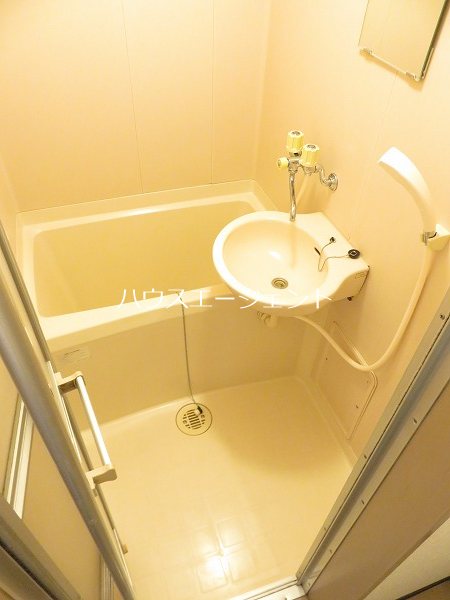 バス・シャワールーム　バストイレ別です。