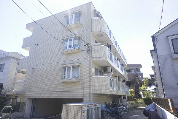 建物外観　丈夫な鉄筋コンクリート造。きれいなタイル貼りマンションです。