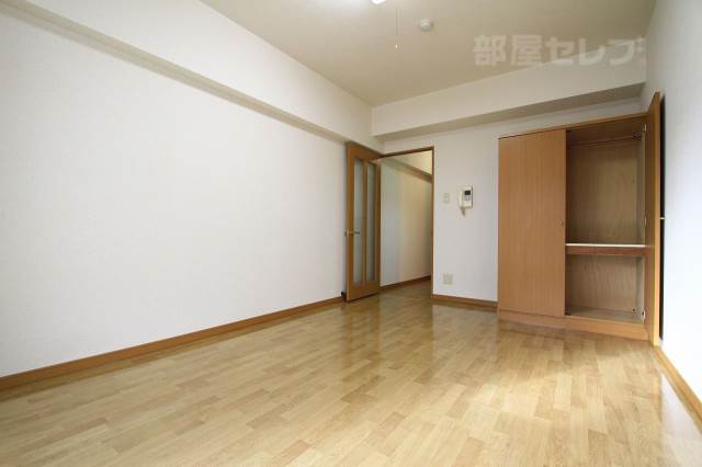 居室・リビング　４０３号室の写真です