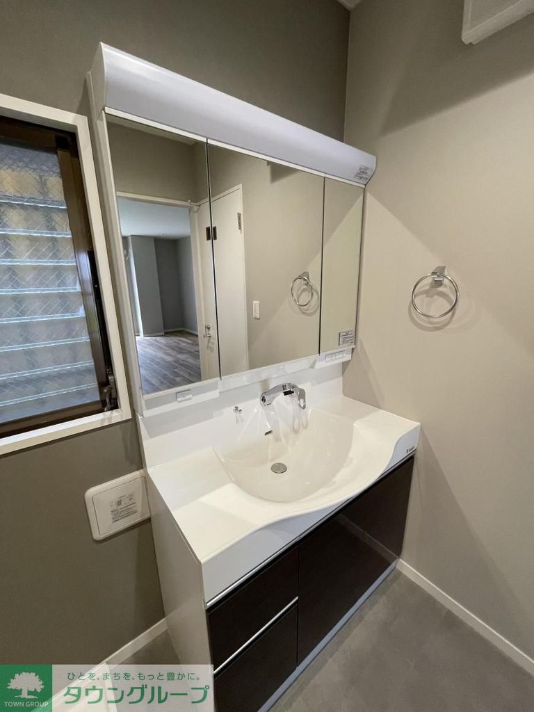 洗面設備　内見の予約先は【タウンハウジング中野店】です★