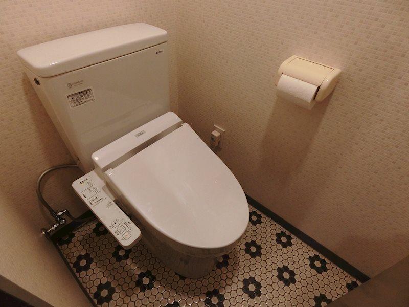 トイレ　別号室の参考写真です。