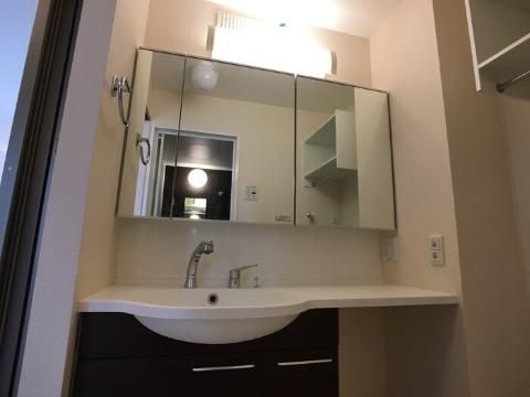 洗面設備　カウンター付洗髪洗面化粧台