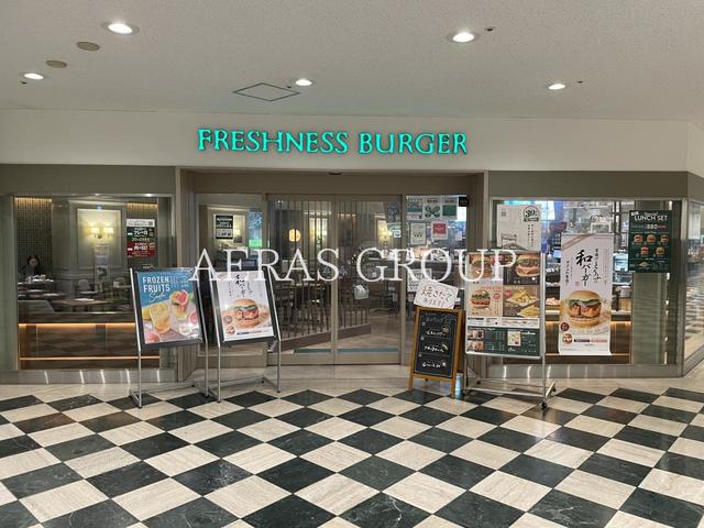 飲食店　フレッシュネスバーガー聖路加タワー店（飲食店）まで587m