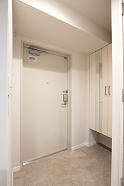 玄関　※写真は同タイプ住戸です。