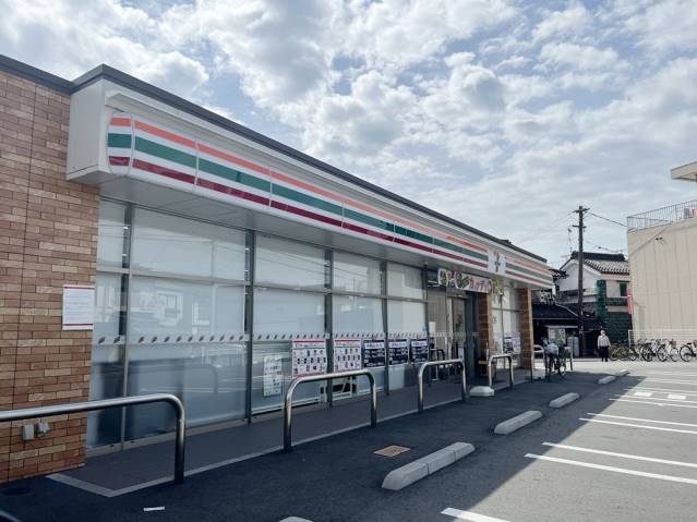 コンビニ　セブンイレブンJR瀬戸駅前店（コンビニ）まで425m