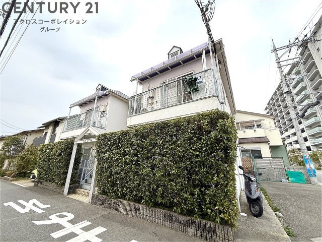 建物外観　居住者専用のごみ置き場があります。