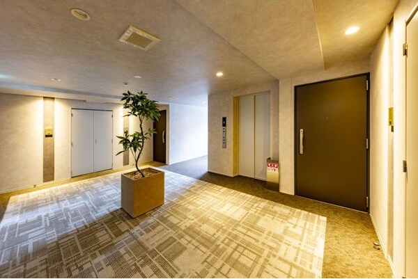 地下鉄谷町線 南森町駅 徒歩7分 10階建 築1年の外観写真