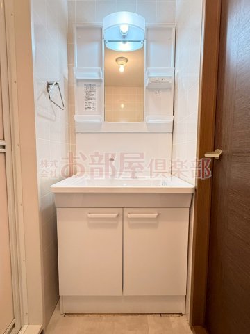洗面設備　スペースが確保できる洗面所です
