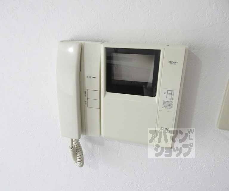 セキュリティ　モニター付のインターホン