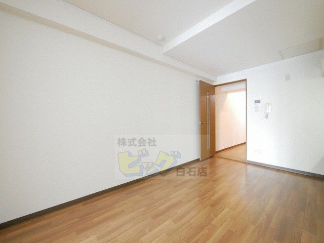 居室・リビング　単身者に人気のマンションです♪