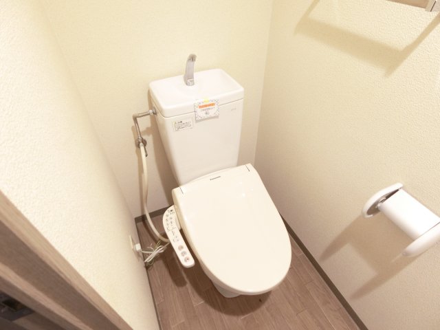 トイレ　他のお部屋の参考写真となります。